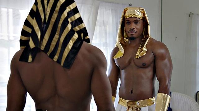 Cosplay stud with muscled body barebacked by BF