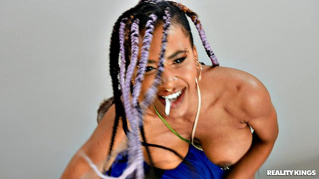 Annoyed Girlfriend Fucks Moving Guy