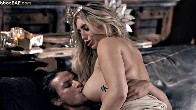 Пышная красотка получает глубокий трах от парня до кончи