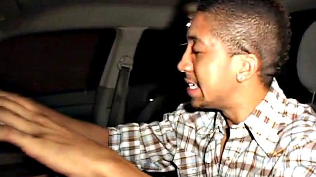 черная тигрица раздевается на улице и с жадностью глотает сперму на лицо