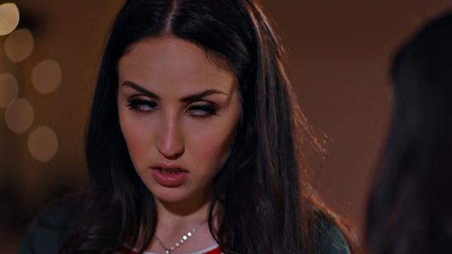 Wet GF gets her pussy fingered & licked in a hot Xmas kiss