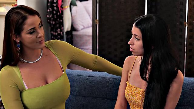 Stacked Babe Has Last Romp With Petite Ex - GirlfriendsFilms