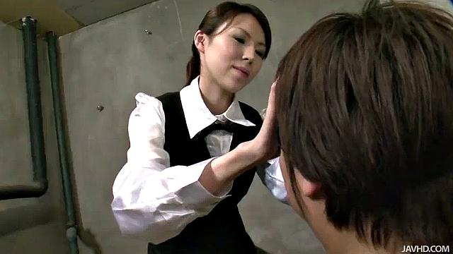 美人バーテンダーのオナニーショー