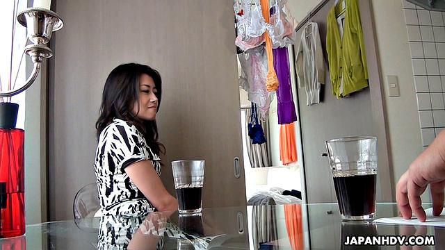 Lovely Maki Hojo is experiencing multiple orgasms