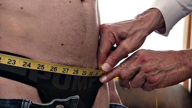 Petite twink barebacked by muscled DILF after cocksucking