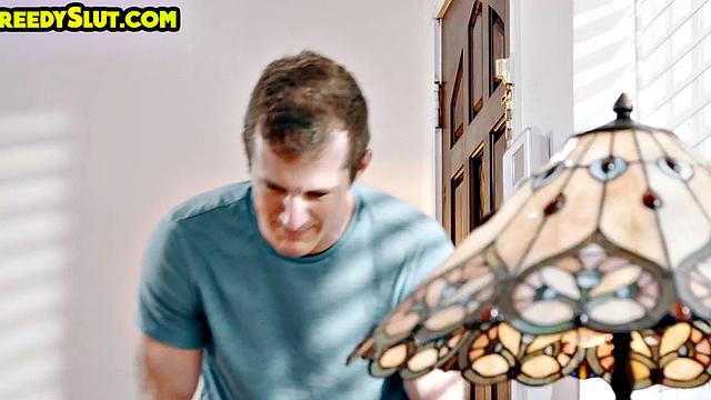 Greedy bigbooty babe gets pussy rammed by BF