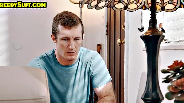 Greedy bigbooty babe gets pussy rammed by BF