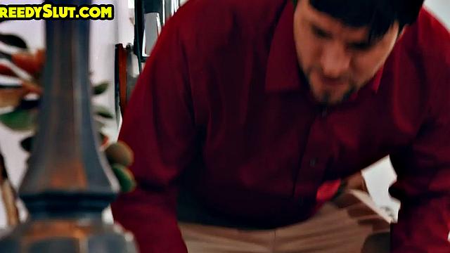 Greedy bigbooty babe gets pussy rammed by BF