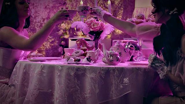 TRANSFIXED - Sexy Blonde Jade Venus Gets RAW By Hot Stud During Photoshoot