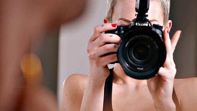 TRANSFIXED - Sexy Blonde Jade Venus Gets RAW By Hot Stud During Photoshoot