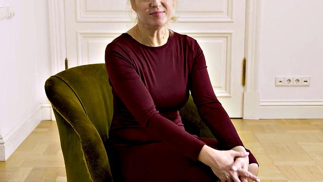 Watch Charmer's bald pussy get pounded in reverse cowgirl while she gives some answers