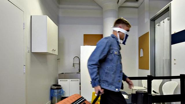 Police officer 3some pounded at the station