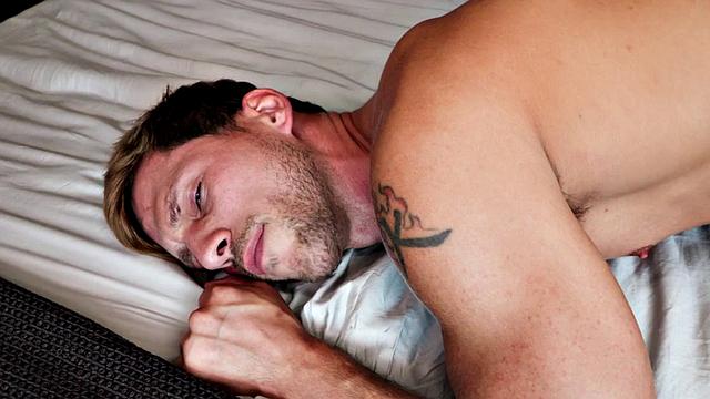 Muscular stepbrother sprays after barebacked by jock