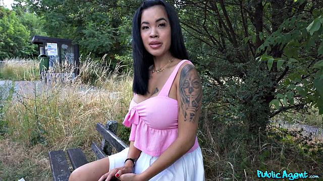 смотри как jade mai сосет и получает сперму на сиськи на улице