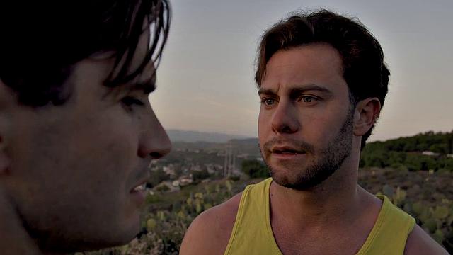 Thief enjoys a threesome with babes