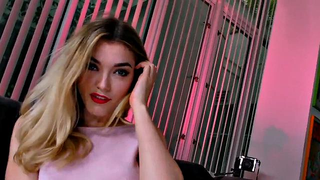 Tugjob amateur chick wanks oiled dick and talks dirty