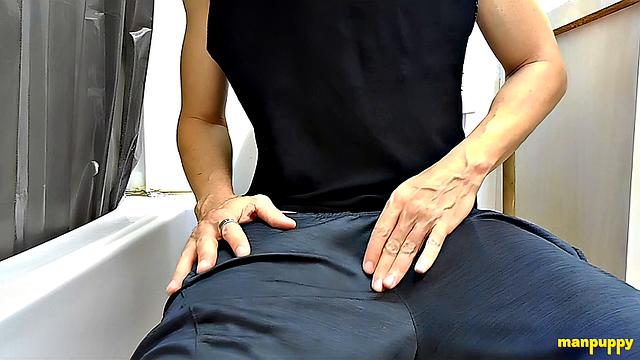 Big Cumshot on the Toilet - Richard Lennox