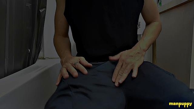 Big Cumshot on the Toilet - Richard Lennox
