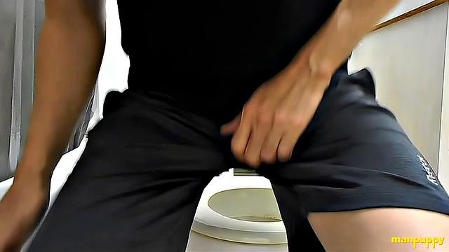 Big Cumshot on the Toilet - Richard Lennox