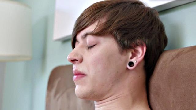 Athletic tattoo newbie wanking on bed for jizzshot