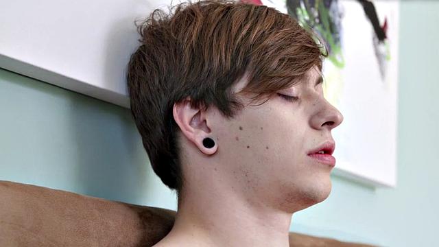 Athletic tattoo newbie wanking on bed for jizzshot