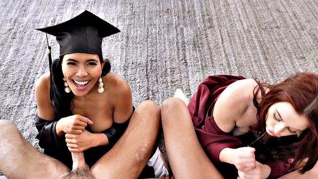 Две соблазнительные подруги меняются отчимами и кайфуют вчетвером