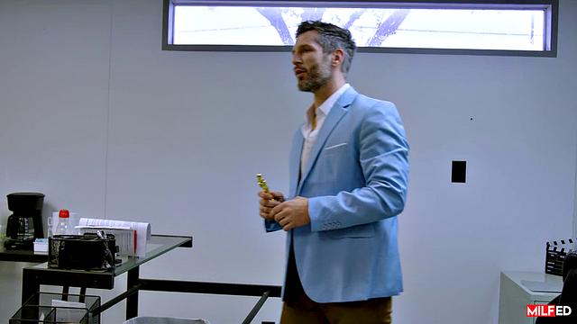 Скучно на корпоративе? Сара Ванделла и Lucky Fae развлекаются по-взрослому прямо в офисе - вечеринка удалась!