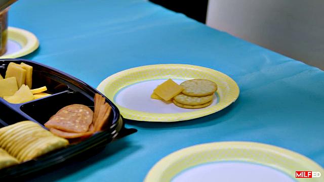 Скучно на корпоративе? Сара Ванделла и Lucky Fae развлекаются по-взрослому прямо в офисе - вечеринка удалась!