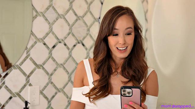 две мамочки в отчаянии соблазняют пасынков в страстный день