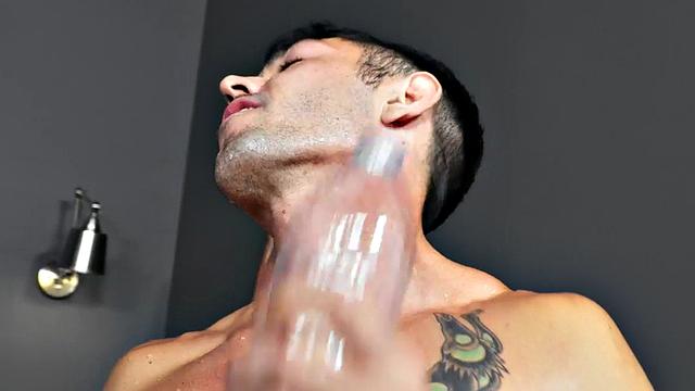 Facial-loving stud bareback nailed by BF cock in bed