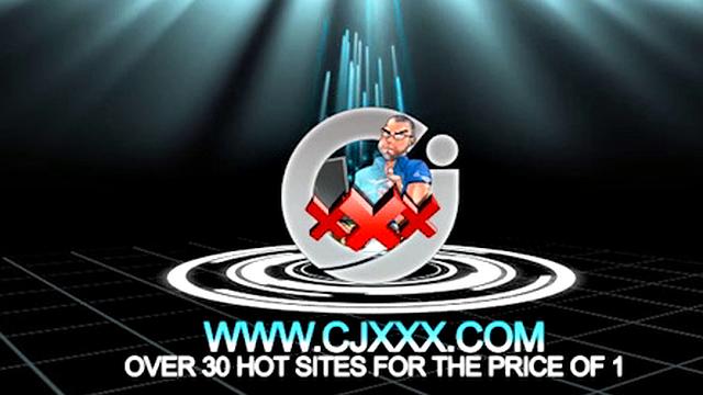 mike дрочит и мощно кончает