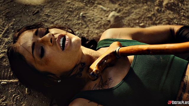 Когда сестра-босс мафии подглядывает за сексом: любовный треугольник c сюрпризом от Ryan Reid и Ricky Johnsonа забыть не получится.