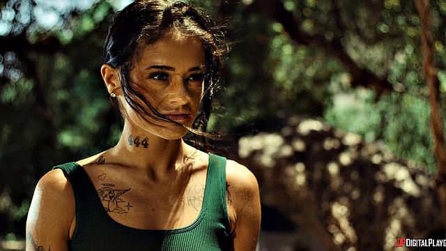 Когда сестра-босс мафии подглядывает за сексом: любовный треугольник c сюрпризом от Ryan Reid и Ricky Johnsonа забыть не получится.