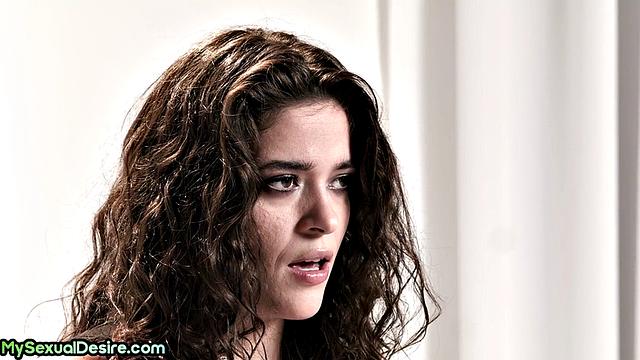 Petite babe pussytoying herself