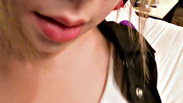 Lin Siyu and friend go for a ride to a hotel where they have sex