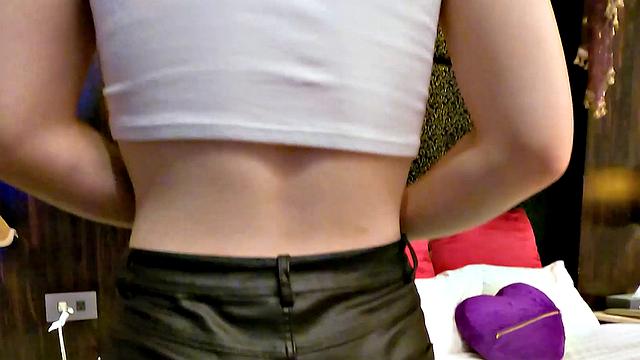 Lin Siyu and friend go for a ride to a hotel where they have sex