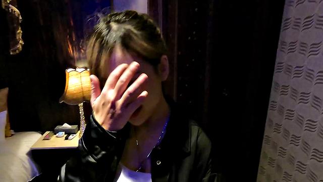 Lin Siyu and friend go for a ride to a hotel where they have sex