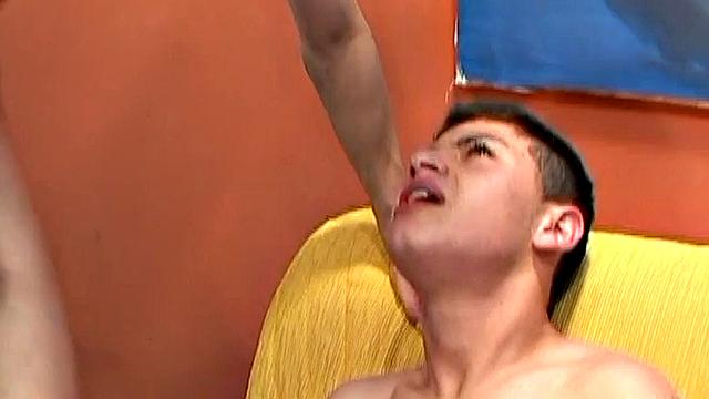 Jizz swapping Latin twink fucked in tight and wet ass