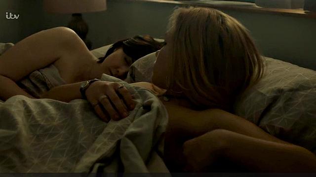 Anna Friel Striptease