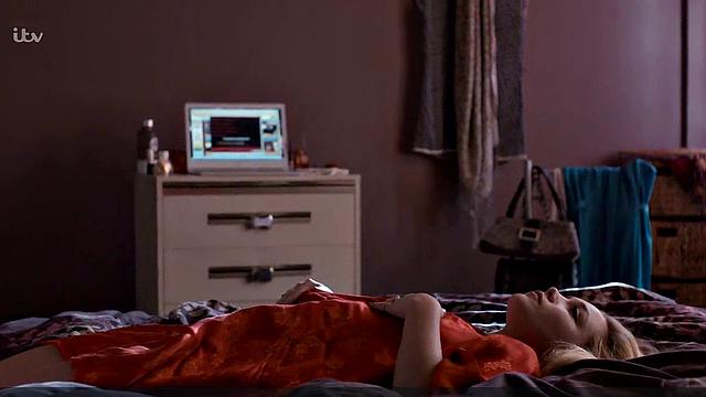 Anna Friel Striptease