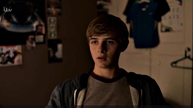 Anna Friel Striptease