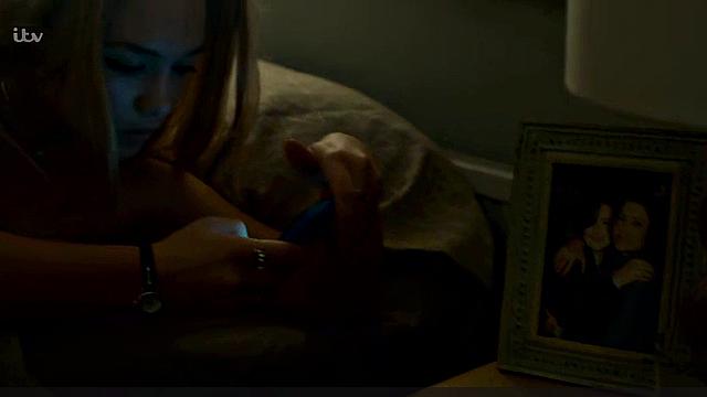 Anna Friel Striptease