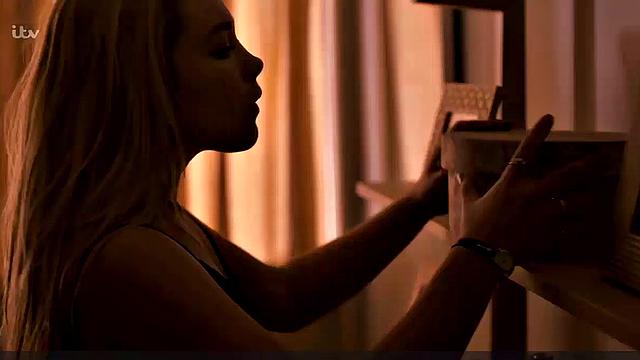 Anna Friel Striptease