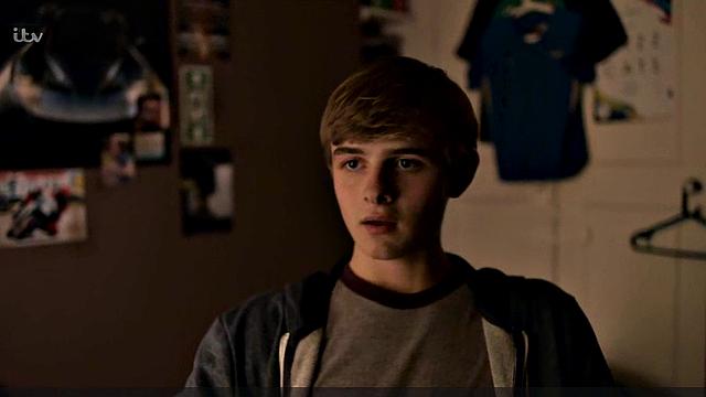 Anna Friel Striptease