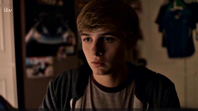 Anna Friel Striptease