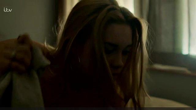 Anna Friel Striptease