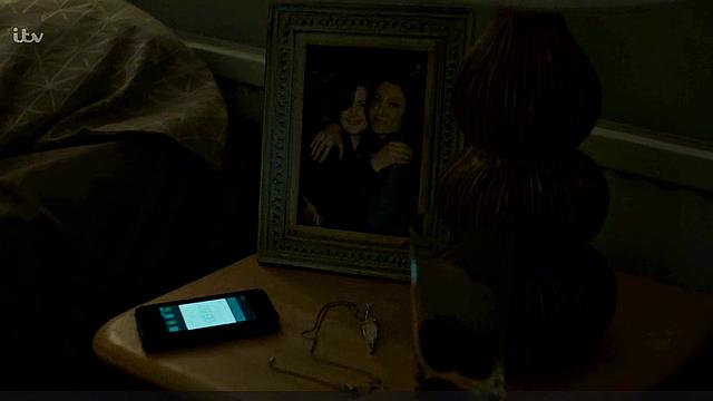 Anna Friel Striptease