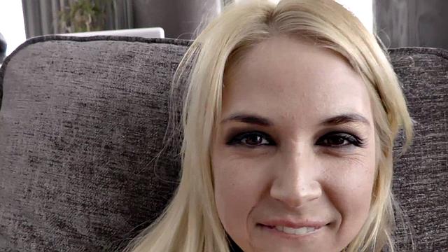 Блондиночка-подросток с кайфом принимает жесткий анал и пробует себя после глубокого фейсфака