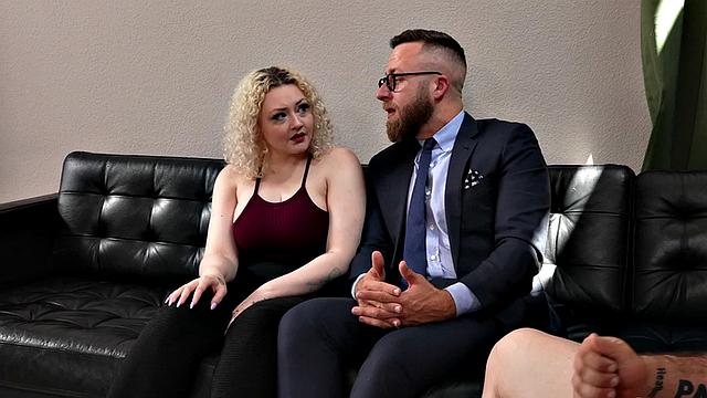 Mesmerized hunk jerks for voyeurs on psycho seance