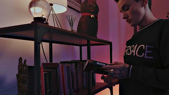 Smoking amateur enjoys 3way